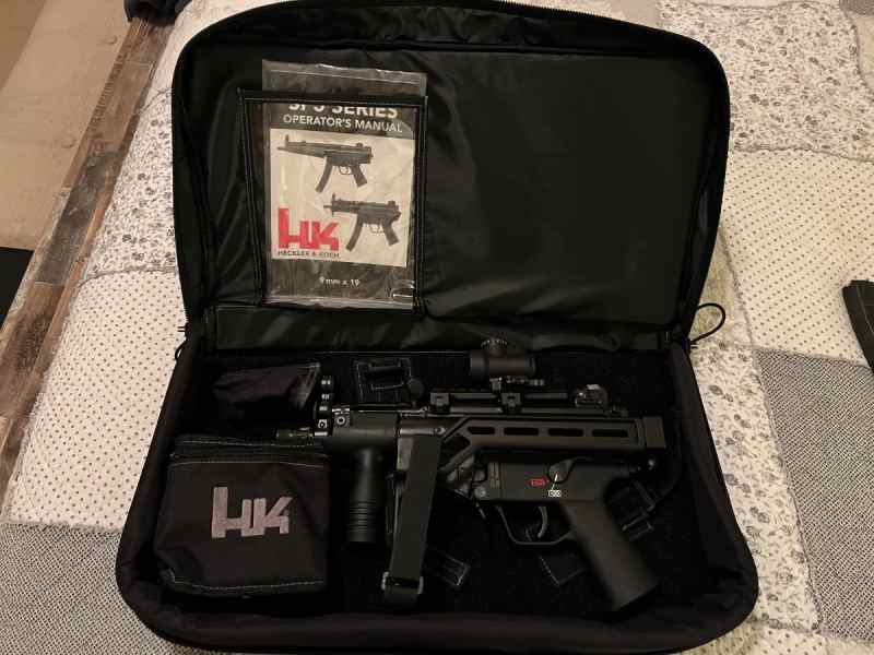 Heckler &amp; Koch MP5K w/ Trijicon MRO, A3 Brace
