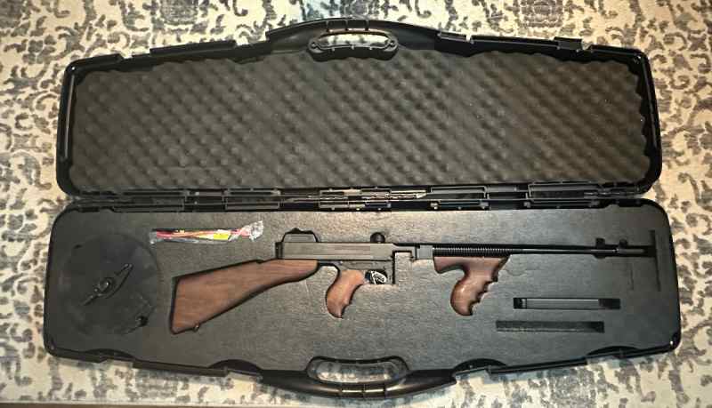 NEW! Auto Ordnance Tommy Gun 16” Deluxe 100 Round