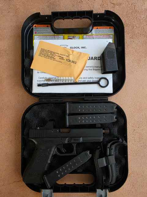 Glock G17 Gen 4 - RMR Cut/Red Dot/Threaded barrel