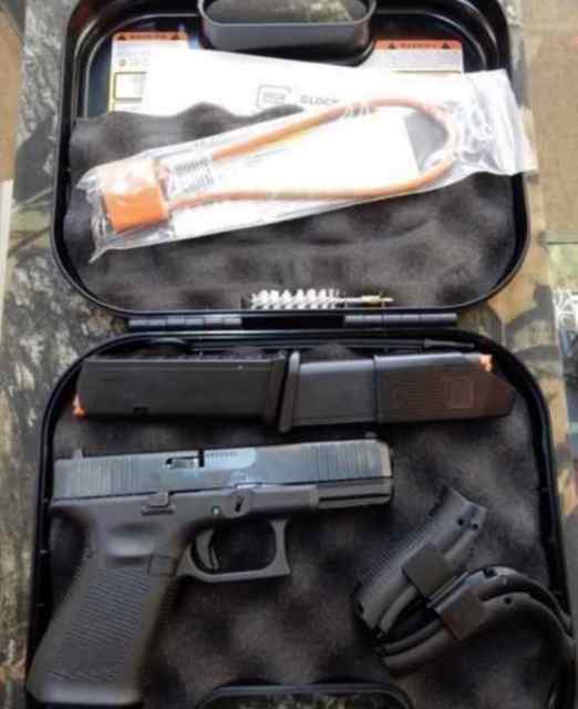 Glock 19 Gen 5 Almost new