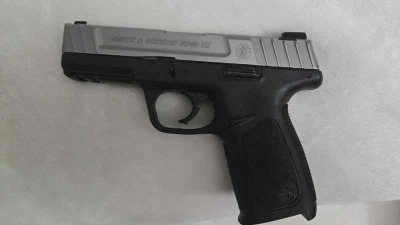 Smith &amp; Wesson SD40VE ***Excellent Condition***