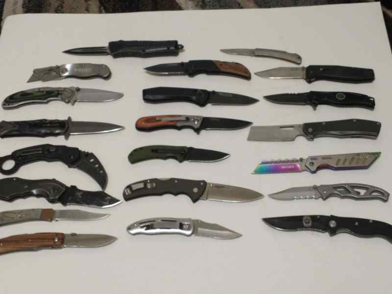 Collection 22 Pocket Knives, Lock-Backs, Assisted