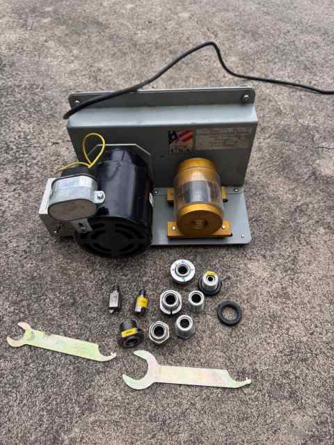 Giraud trimmer with accessories