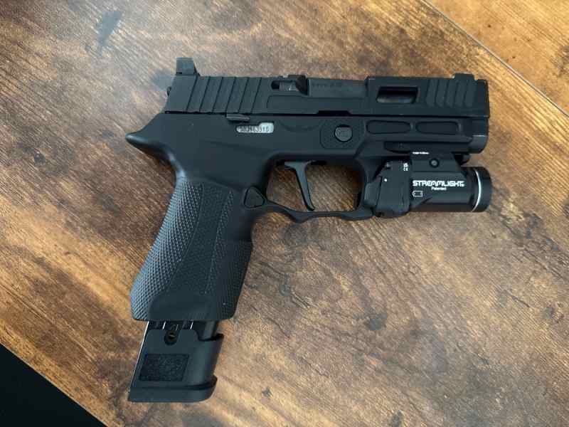 P320 X-carry Icarus Grip, ported barrel