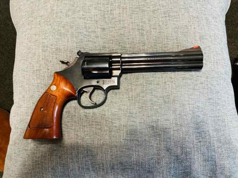 Smith &amp; Wesson 586 (no dash) 6” barrel 