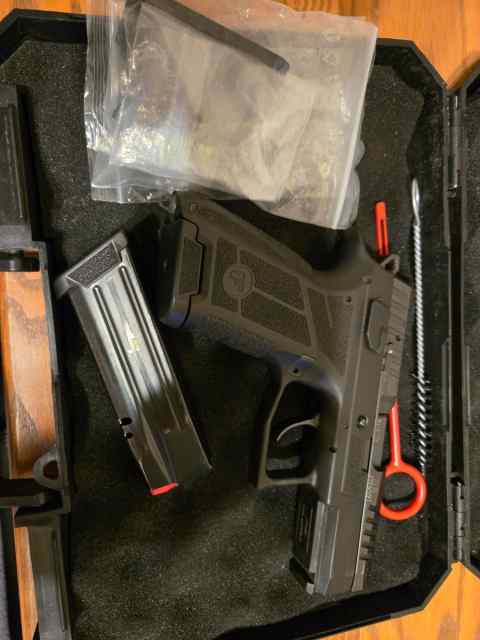 CZ P09 compact Nocturne 