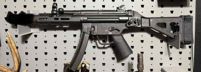 HK SP5K w/ SB Brace, Lee Sporting Handguard, Case