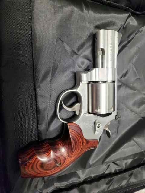 Smith and Wesson 629-5 with 3&quot; barrel unfluted cyl