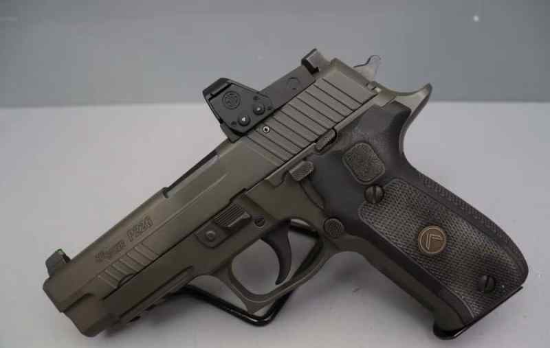 Sig Sauer P226 Legion 9mm 4.4&quot; w/Box &amp; Romeo1 PRO 