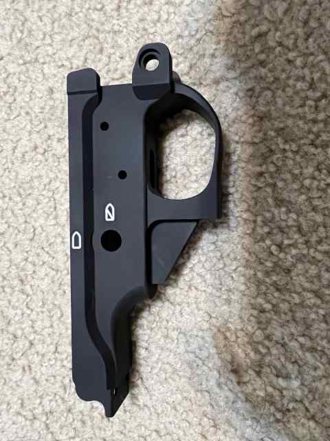 Lee sporting lower 