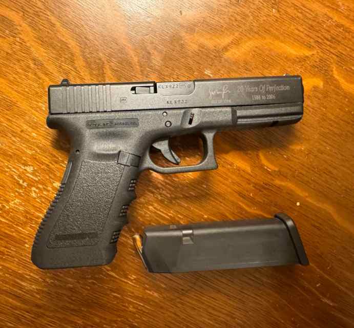 Glock 17 20th Anniversary Edition Collector! $750