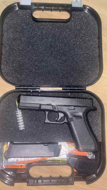 Glock 17 Gen 5 w night sights